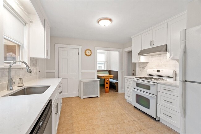Photo - 76 Lynde Ave