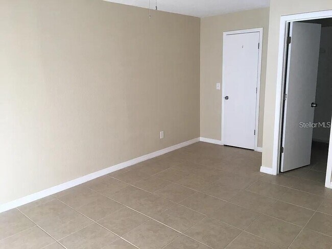 330 Colonade Ct