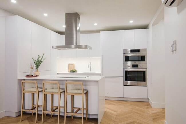 Photo - 266 Lansdowne