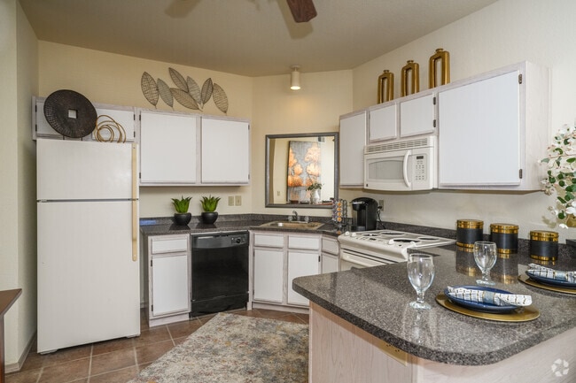 2BR, 2BA - 1,093SF - Kitchen