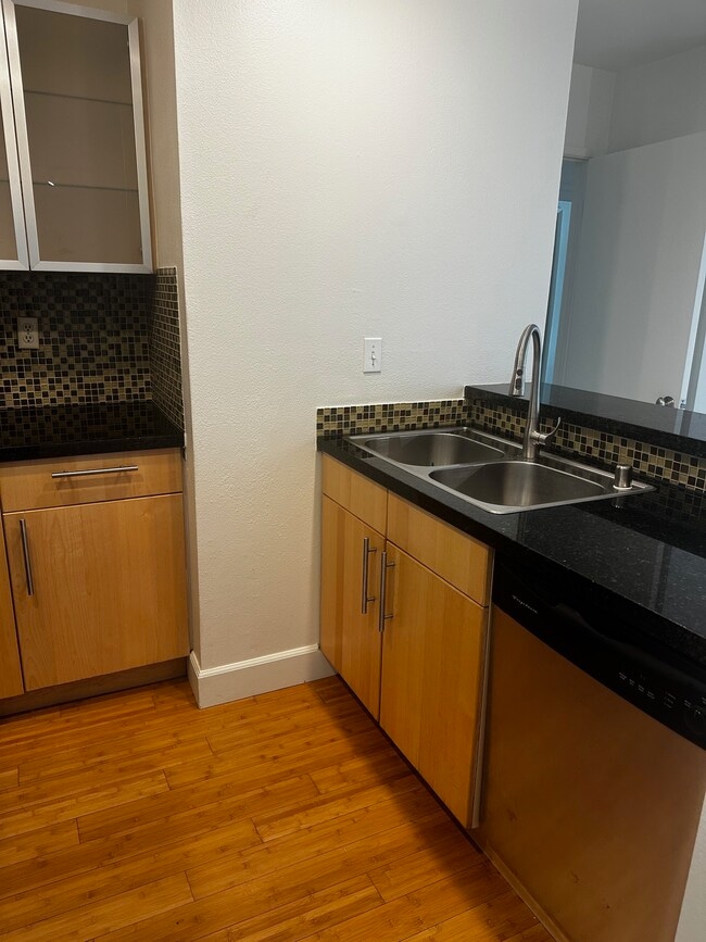 Photo - 1440 Veteran Ave Unidad #208