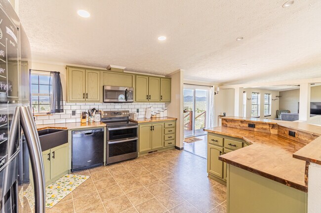 Photo - 495 Lupine Ln