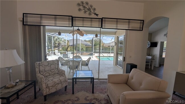 Photo - 174 W Romany Loop