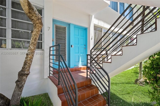 Photo - 4720 Pine Tree Dr Unit 6