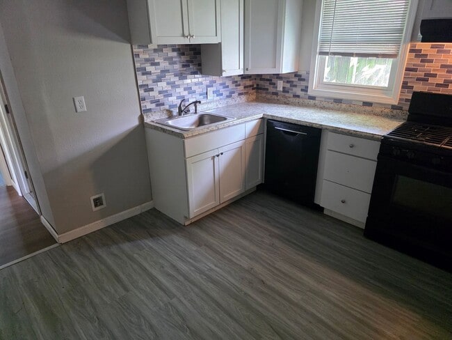 Photo - Now Available – Spacious 4 Bedroom Home in Granite City!