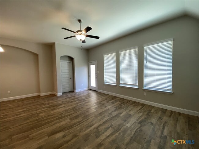 Photo - 1331 Hillsong St