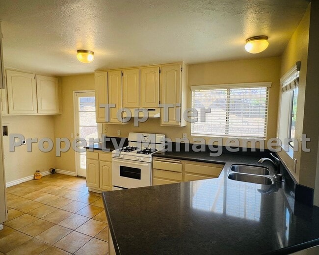Photo - 663 Cedar St