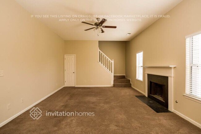 Photo - 572 Lakewater View Dr