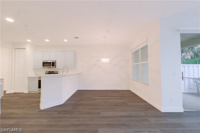 Photo - 1395 Mariposa Cir