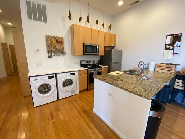 Building Photo - 1855 N Washtenaw Ave Unit 1R