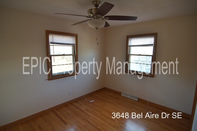 Building Photo - 3648 Bel Air Dr SE