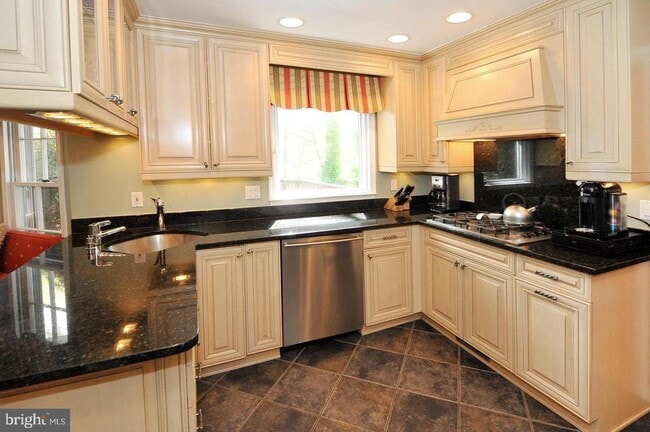 Photo - 9308 Winterset Dr