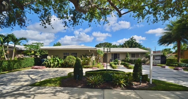 Building Photo - 14001 Cypress Ct
