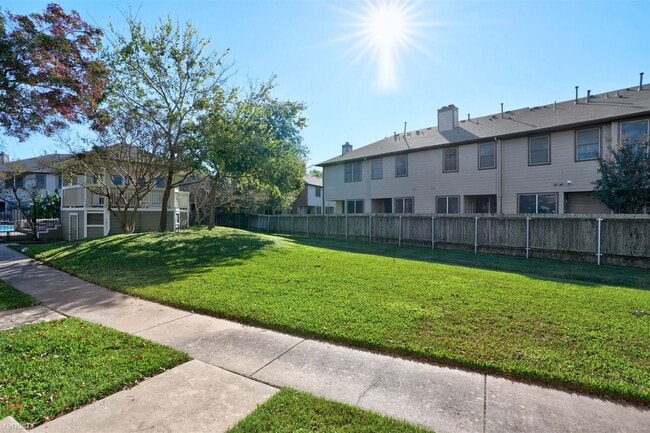Photo - 2 br, 1.5 bath Condo - 12325 Los Indios Tr...