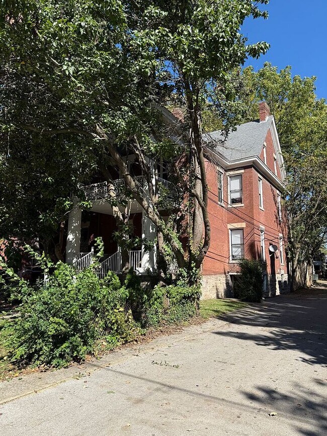 485-487 W 3rd. St.