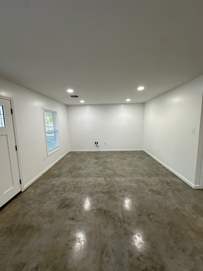 Photo - 126 S Refinery St