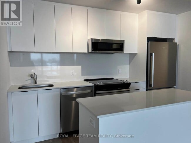 Photo - 1655 Carling Ave Unité B402