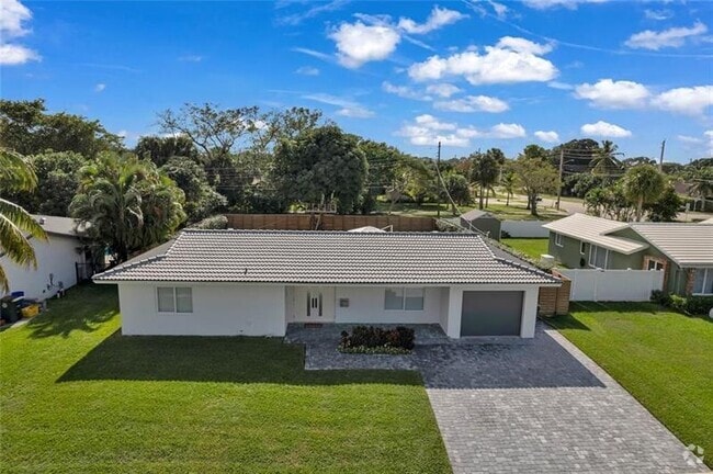 Building Photo - 1190 SW 14th Dr Rental