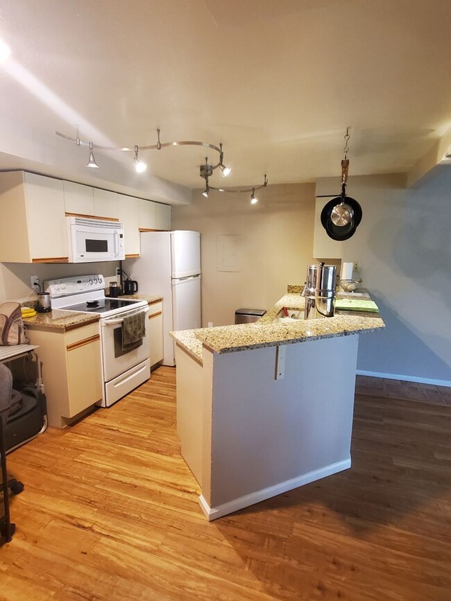 2B/2B Updated Condo with Loft in the Seaso... - 2B/2B Updated Condo with Loft in the Seaso...