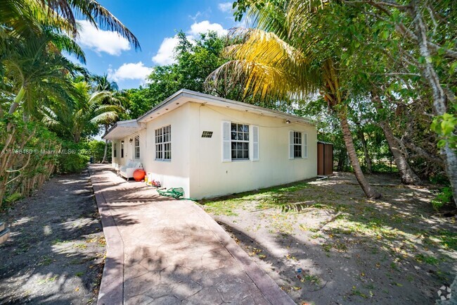 Building Photo - 17380 NE 4th Pl Unit 17382 Rental
