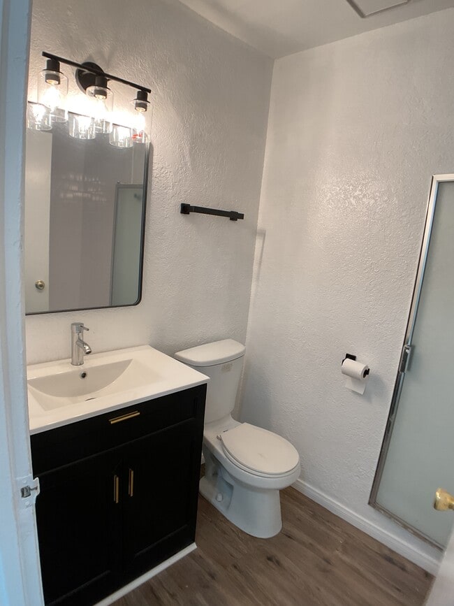 hall bath - 6561 Fulton Ave