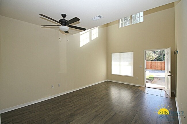 Photo - 1549 Bentley Cir