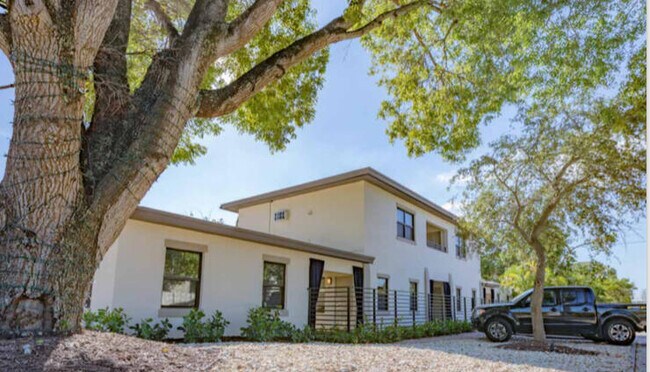 Photo - 112 NE 5th St Unit 1