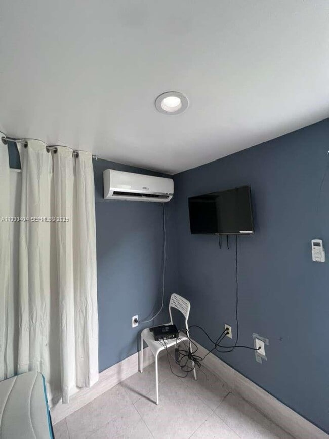 Photo - 3101 SW 14th St Unidad 1