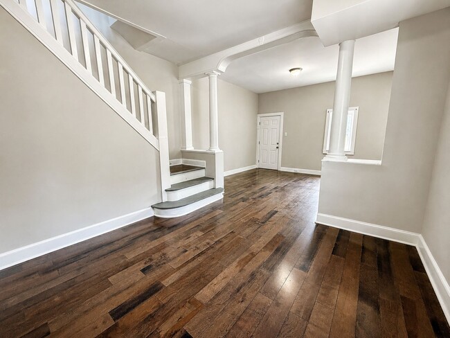 Photo - 925 W Seltzer St