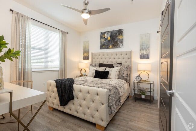 2BR, 2BA - 1,100SF