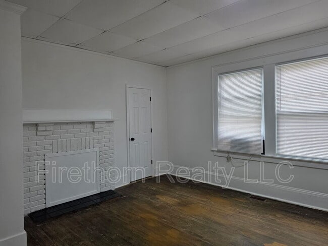 Photo - 283 L R White Rd