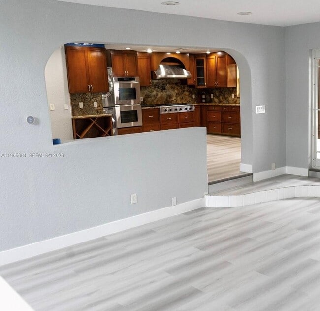 Photo - 901 SW 121st Ave