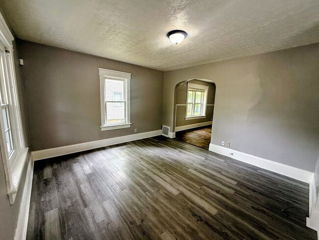 Photo - 4 Bedroom 1 Bathroom Single Family Home for Rent!