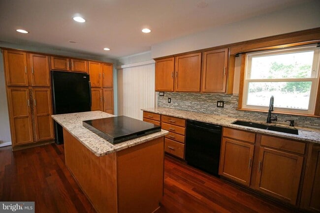 Photo - 13210 Nickleson Dr
