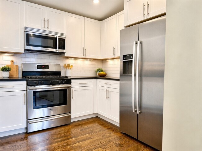 Photo - 154 Gold St Unit 3