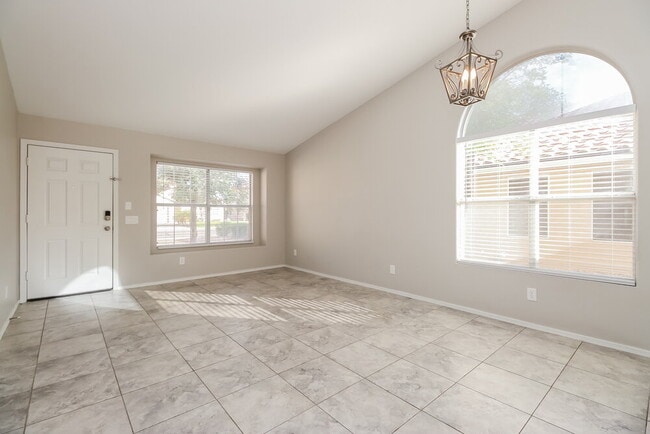 Photo - 1469 E Tremaine Ave