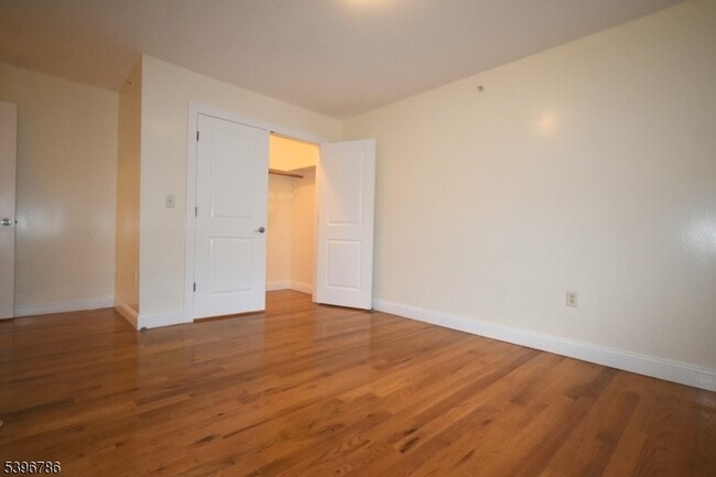 Building Photo - 232 Shephard Ave Unit B8