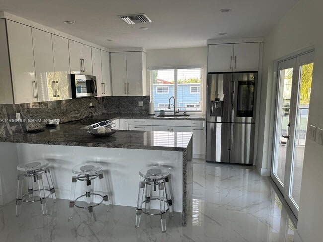 Photo - 169 Corrine Pl