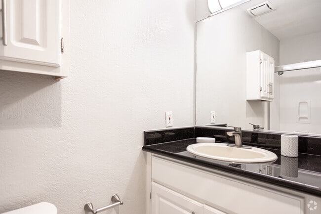 1 habitación, 1 baño - 700 pies cuadrados - Los Gatos Creek