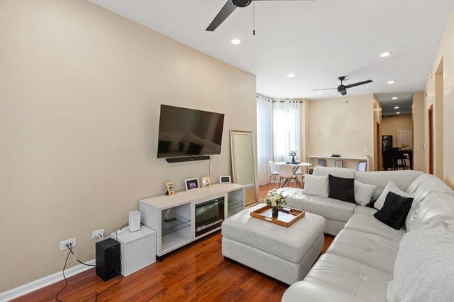 Photo - 2028 N Hamlin Ave Unidad 2