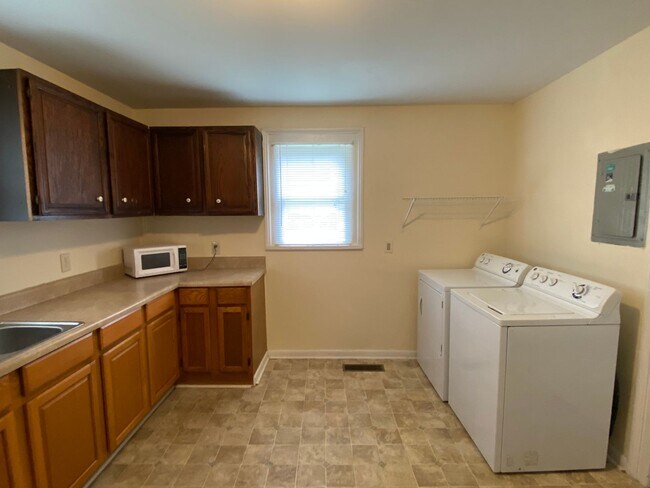 Photo - 2207 Roberts St