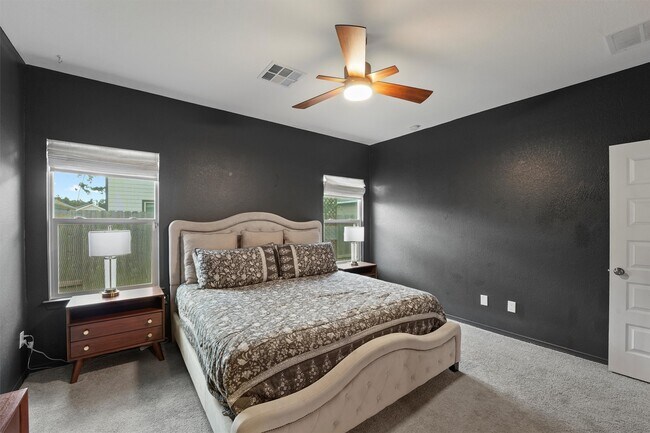 Photo - 16638 Spirit St