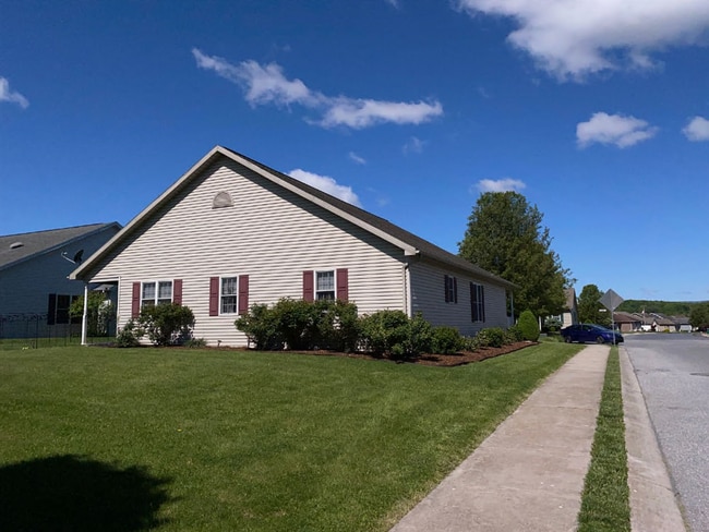 Photo - 152 Lantern Ln