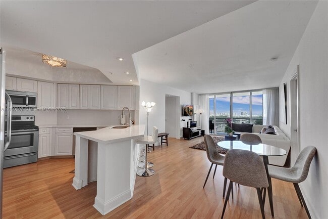 Photo - 1900 Sunset Harbour Dr Unidad 1003