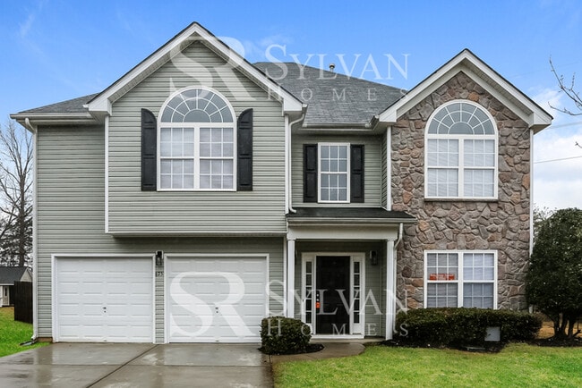 Building Photo - Stately 4 BR, 2.5 BA home