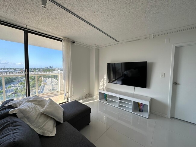 Building Photo - 13499 Biscayne Blvd Unit 1407 Rental