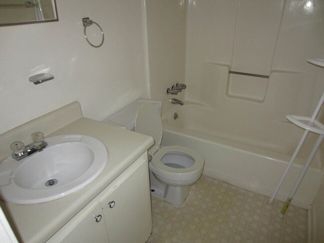 Photo - 2 Bedroom 1.5 Bath townhome in Valdosta GA