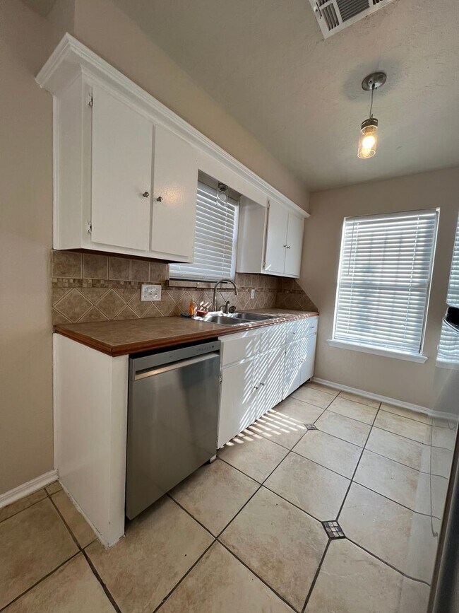 Photo - 3815 SW Hickory Ln