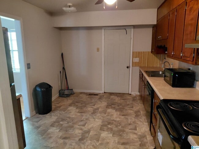 Photo - 2559 Janice Cir NE