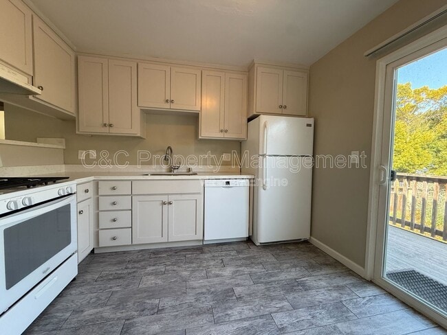 Building Photo - 2895 Capitola Rd Unit 15